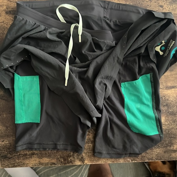 Lululemon lined running shorts - Picture 4 of 5